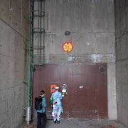 Eingang in den bombshelter!