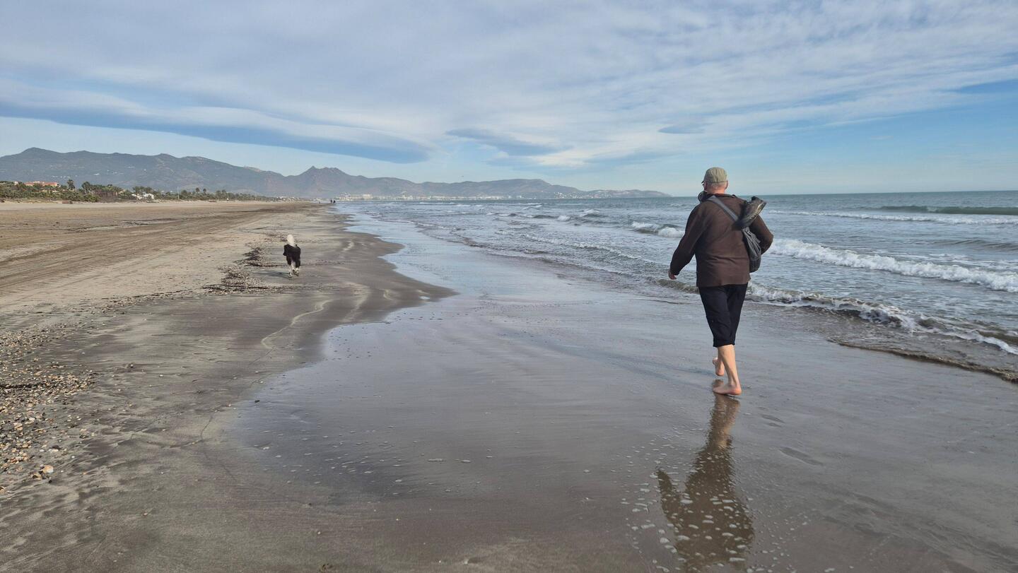 Fußmassage nicht nur für 🐕‍🦺, 5 km am Strand barfuß.