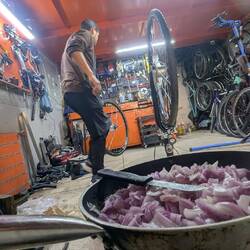 Kein Radkarton aber zum Mittagessen eingeladen