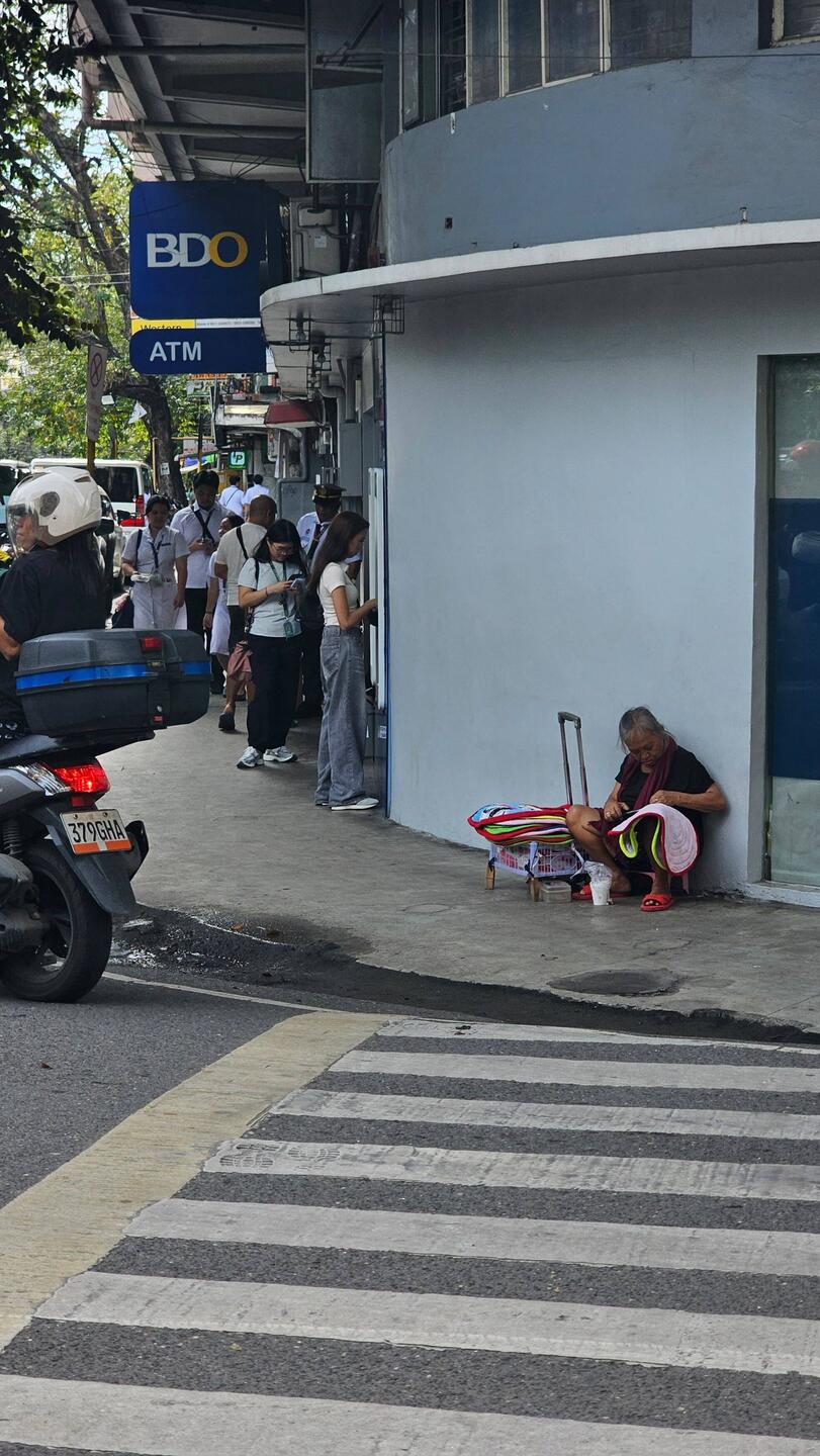 Hier gibt es wieder Geld beim Automaten.