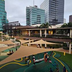 Abenteuerspielplatz für die Kids im Ayala.