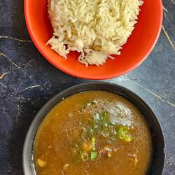 Rindfleischsüppchen mit Reis für unfassbare 49 Pesos (0.71€). Und lecker noch dazu @ Pares Pinoy.