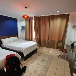 Luxus im neu eröffneten The Maximilian Hotel (17€/Nacht).