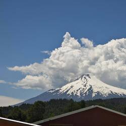 Anfahrt zu den Termas Geometrícas mit Blick auf den Vulkan Villarica