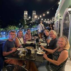 Schöner Platz, lecker Essen in fröhlicher Gesellschaft ... was gibt's Besseres ✨