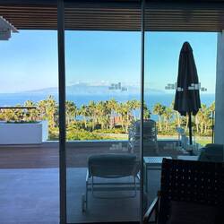 Morgendlicher Blick aus dem Wohnzimmer auf La Gomera