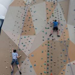 Despite the headstart Elliot would ring the bell first