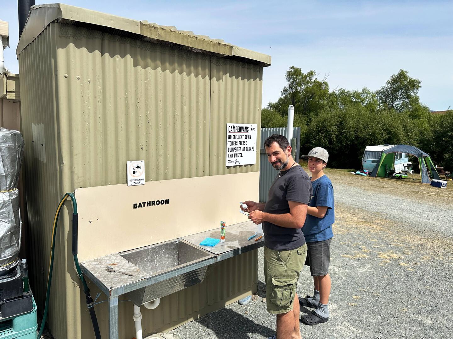 Zähneputzen im 'Badezimmer'