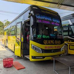 Aus dem Korb holt man sich Schlappen bei den Pausen😆