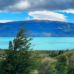 Lago Toro - links das Paine Massiv
