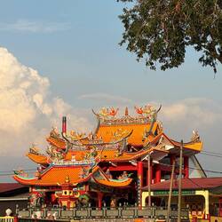 I do like catching sight of a temple. This one seems to almost glow.