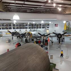 Eine komplette B17 in der B17 Halle.