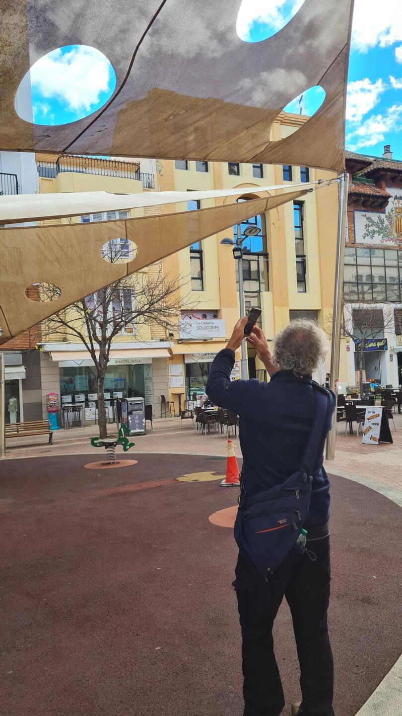 Daniel fotografiert gerne. Kennt ihr vielleicht noch vom Falken. Hier fotografiert er ein Loch