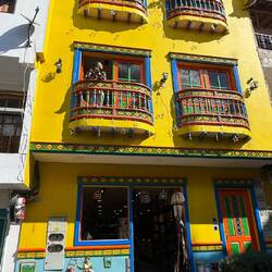 Guatapé ist bekannt für seine Häusersockel mit Motiven