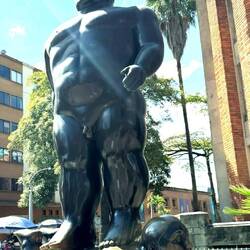 Bronzeplastik von F. Botero