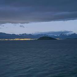 Nachts um 23:15 Uhr Ushuaia in der Ferne