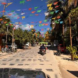 Kurze Fahrt durch die Hotelera Zone von Tulum