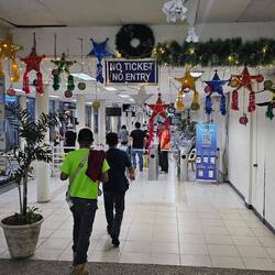 Eingang zum South Bus Terminal.