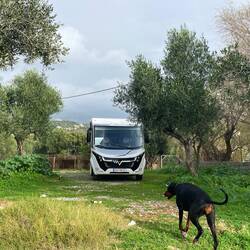 ..aber leider haben Griechen die Angewohnheit ihren Müll einfach überall fallen zu lassen ☹️