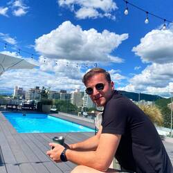 Kurze Pause am Hotelpool