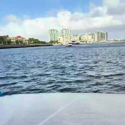 Fahrt auf dem Brisbane River mit 25 Knoten Speed