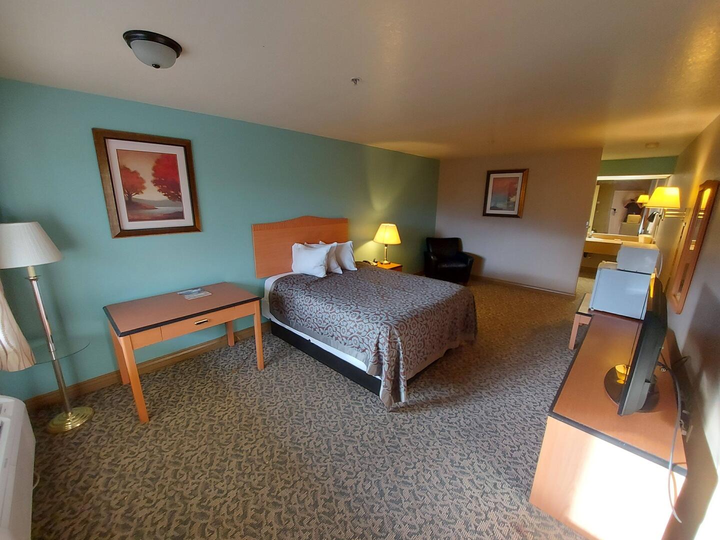 Einfaches erstes Zimmer.