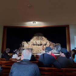 Kleines Theater mit der Geschichte von Tombstone, mit Drehbühne.