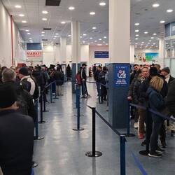 Erst einmal Warten angesagt beim Check-In