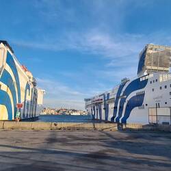 Umsiedeln auf die Ersatzfähre