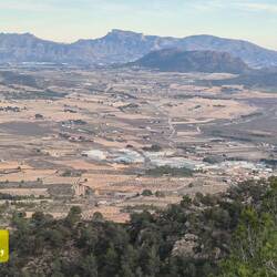 Der Weg nach unten geht langsam voran und es ist nur noch 1 Stunde bis Sonnenuntergang (18 Uhr).