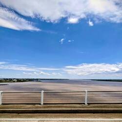 Der Rio Negro ist der Grenzfluss zwischen Uruguay und Argentinien und mächtig gewaltig breit