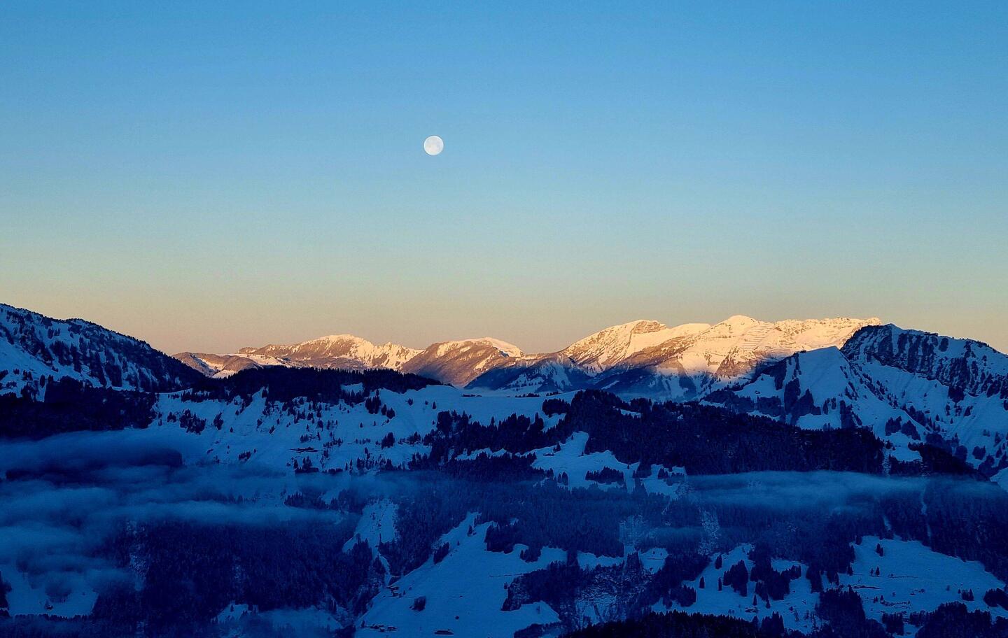 Morgenstimmung mit Vollmond