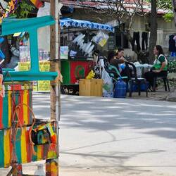 Es gibt voll viele Essensstände in Oslob.