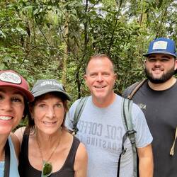 It's ok ... no monkeys around so a selfie was 👌🏼.