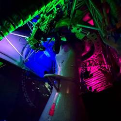 Riesige 3D Radaranlage auf dem Kriegsschiff "De Ruyter"