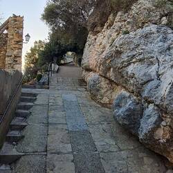 Der Weg geht nach oben, müsste richtig sein