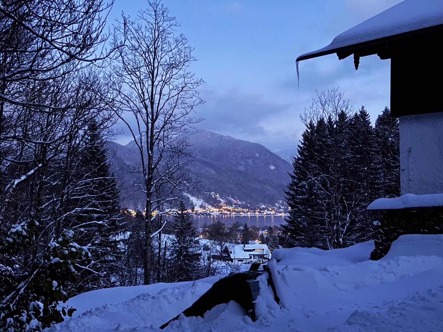 Versteckter Blick auf den Tegernsee