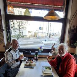 ...mit Blick auf die Kennedybrücke.