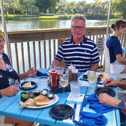 Schöner Nachmittag in Bonita Springs bei gutem Essen mit unseren neu gewonnenen Freunden
