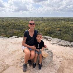 Auf der Pyramide, nach über 110 Stufen 👦💪🏽