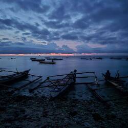 Da vorne sollen sie sein. Bald geht es los.