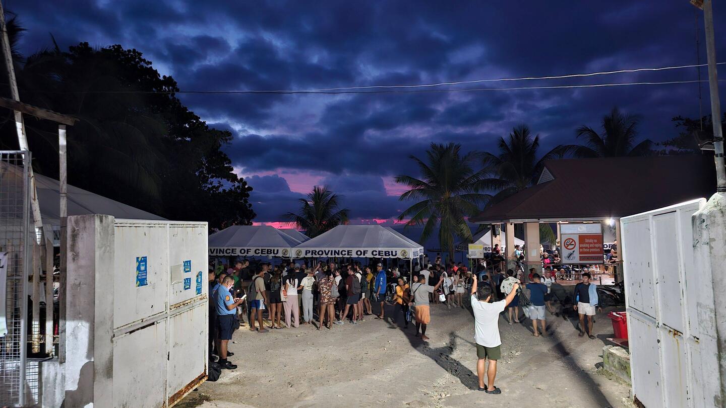 Schon viel los als die Wolken wieder lila werden.