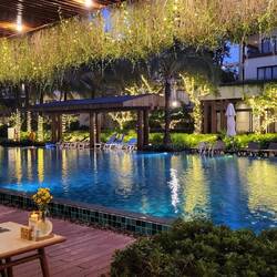 Piscine avec resto 😍