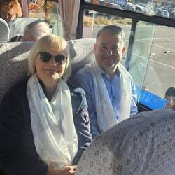 Wir wurden mit einem weißen Tuch vom Reiseleiter Alex begrüßt