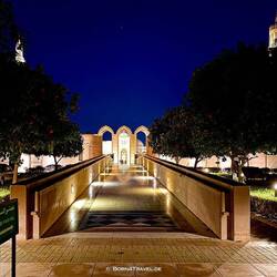 Seiteneingang der Qaboos Mosque