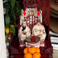 Bouddha devant toutes les boutiques pour que le business prospère