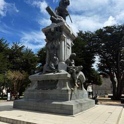 HERNANDO DE MAGALLANES