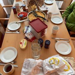 Frühstück mit Reis-/Ei Pfanne