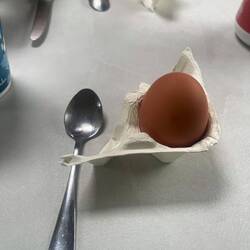 Wenn man keine Eierbecher hat, muss man erfinderisch sein