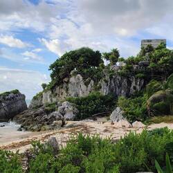 ... auf den Klippen erbaut.